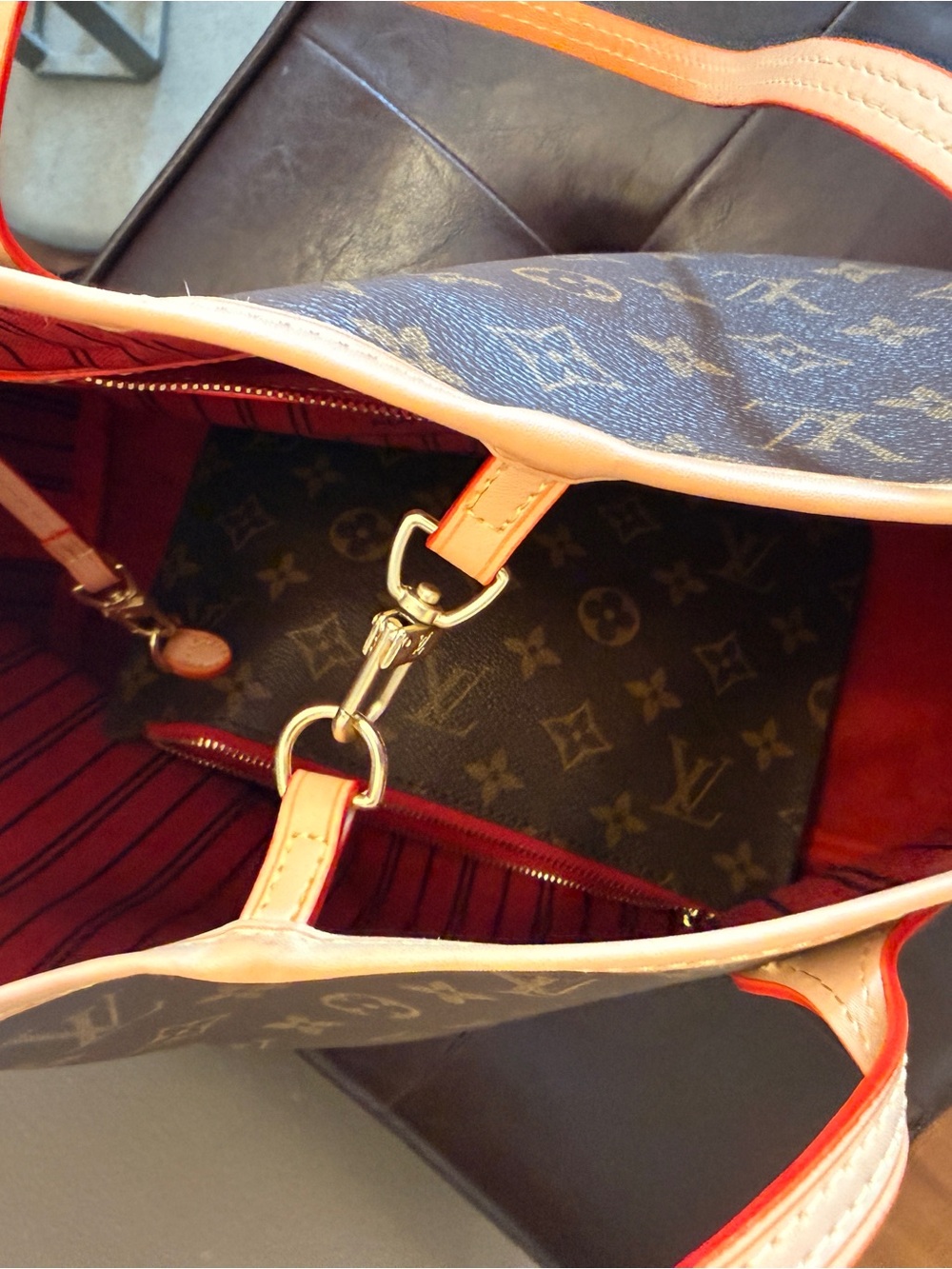Monogram Neverfull Tote Bag in Brown and Natural Vachetta - Picture 5 of 16